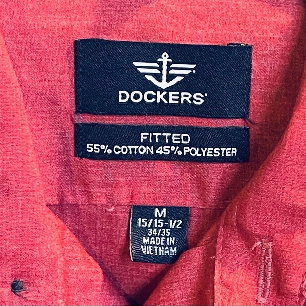 MEN’S cranberry Dockers dress shirt. - Picture 4 of 5